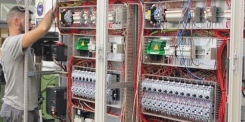 Fase de montaje Cuadro para almazara Fase de montaje y cableado. Cuadro para Almazara